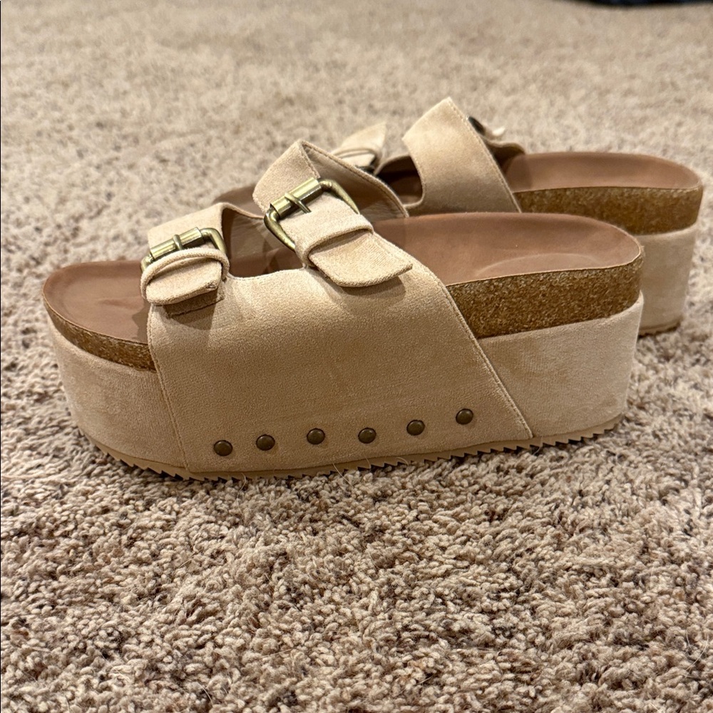 NWOT never worn Women's Tan Platform Sandals